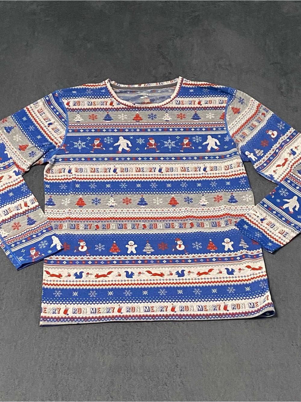 BROOKS Tech Shirt Mens M Run Merry Holiday Long Sleeve Christmas Yeti 211265